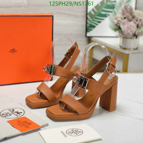 Hermès Women's Sandals in Tan Leather with Block Heel and Silver Hardware