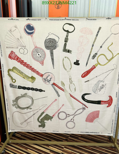 Elegant Hermès Silk Cashmere Scarf 140x140cm - Timeless Design