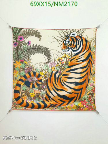 Hermès 90cm Silk Scarf with Tiger and Floral Design - Elegant Accessory