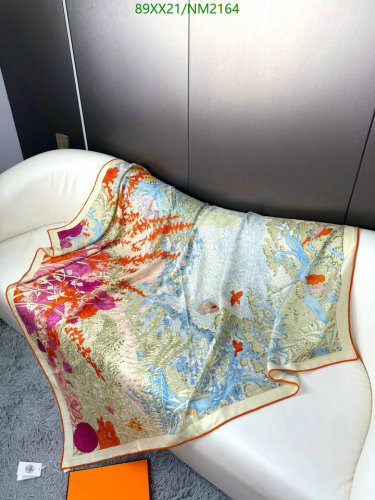 Hermès Cashmere Silk Scarf 140x140cm - Luxurious Feel, Vibrant Design