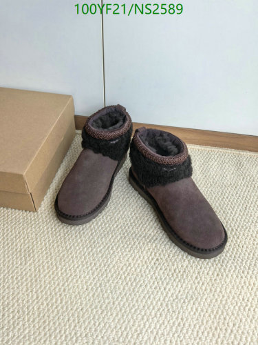 UGG Women's Classic Short Boots, Wool Lining, Ankle Height, Warm and Comfortable