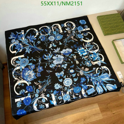 Gucci Silk Scarf with Floral Print - Elegant Accessory, 90x90 cm