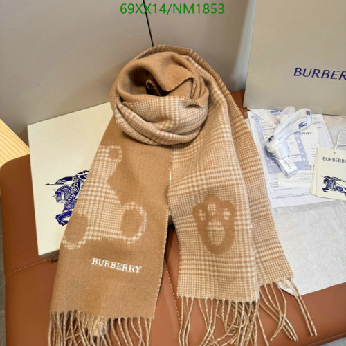 Burberry Wool Scarf, Classic Check Design, 30-180cm - Elegant and Warm