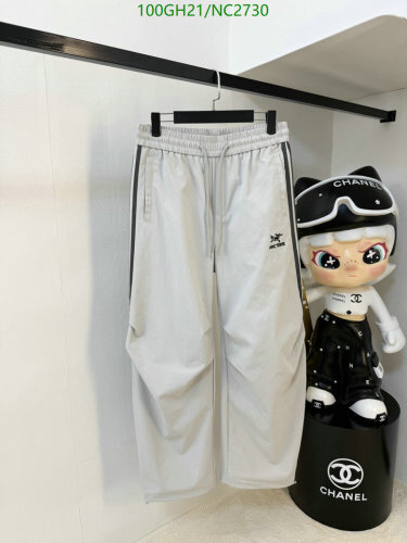 Arc'teryx Men's Casual Cotton-Blend Track Pants with Striped Design - Versatile Fit