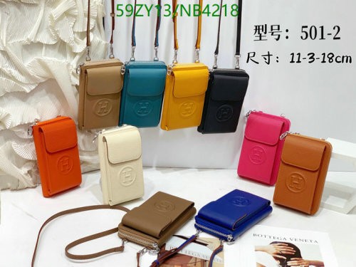 Elegant Crossbody Bag with Classic Design, Perfect for Everyday Use - 11-3-18cm