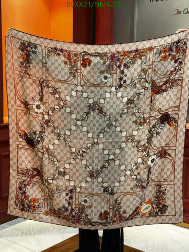 Gucci Floral Print Cashmere Silk Scarf, 140cm x 140cm - Luxurious Feel