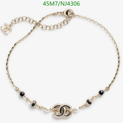 Chanel Necklace with Pearls and CC Logo - Elegant Gold Finish, Adjustable