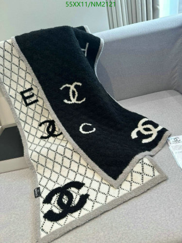 Elegant Chanel Cashmere Scarf, 35-180cm - Timeless Style and Luxurious Warmth