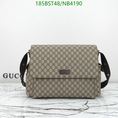 Gucci Messenger Bag in GG Supreme Canvas, 44cm - Model 211131