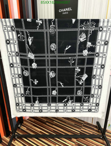 Chanel Cashmere Scarf - Classic Design, Luxurious Feel, 100-200cm Size