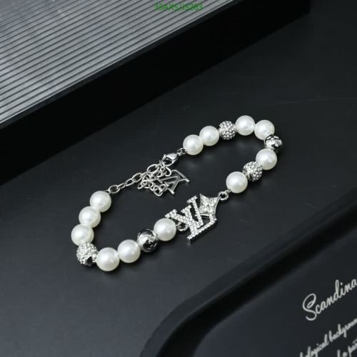Louis Vuitton Pearl Bracelet with Rhinestone LV Charm - JS283