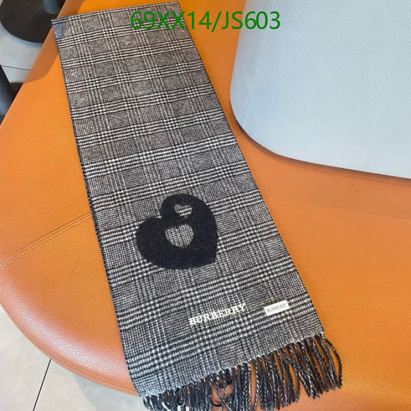 Burberry Cashmere Scarf in Classic Check with Heart Appliqué, 30 x 180 cm 5 Burberry Cashmere Scarf in Classic Check with Heart Appliqué, 30 x 180 cm