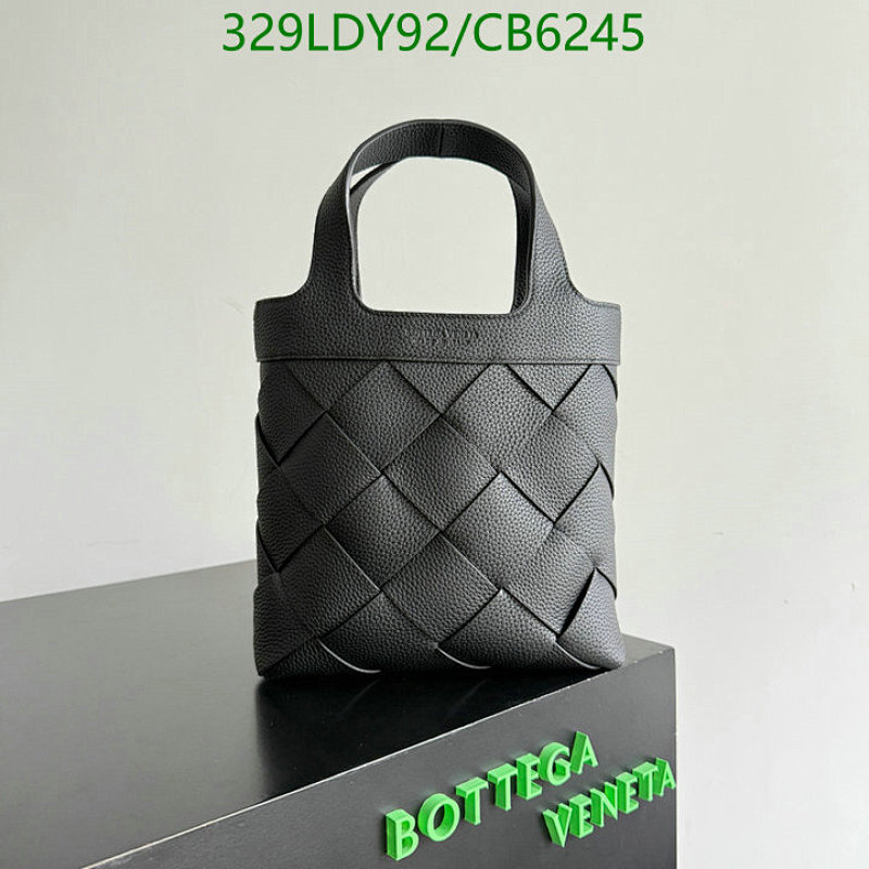 Bottega Veneta Small Leather Basket Bag - 25x22x7cm - Stylish & Durable