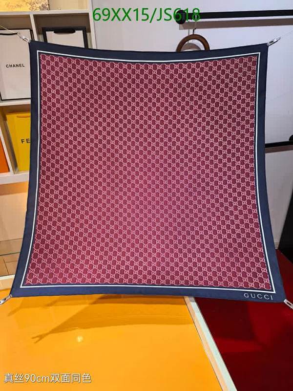 Elegant Gucci Silk Scarf, 90x90cm - Timeless Style and Luxury