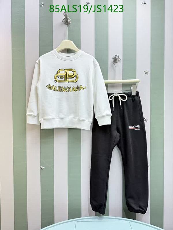 Balenciaga Kids White Sweatshirt and Black Tracksuit Set - Sizes 110-150 6 Balenciaga Kids White Sweatshirt and Black Tracksuit Set - Sizes 110-150