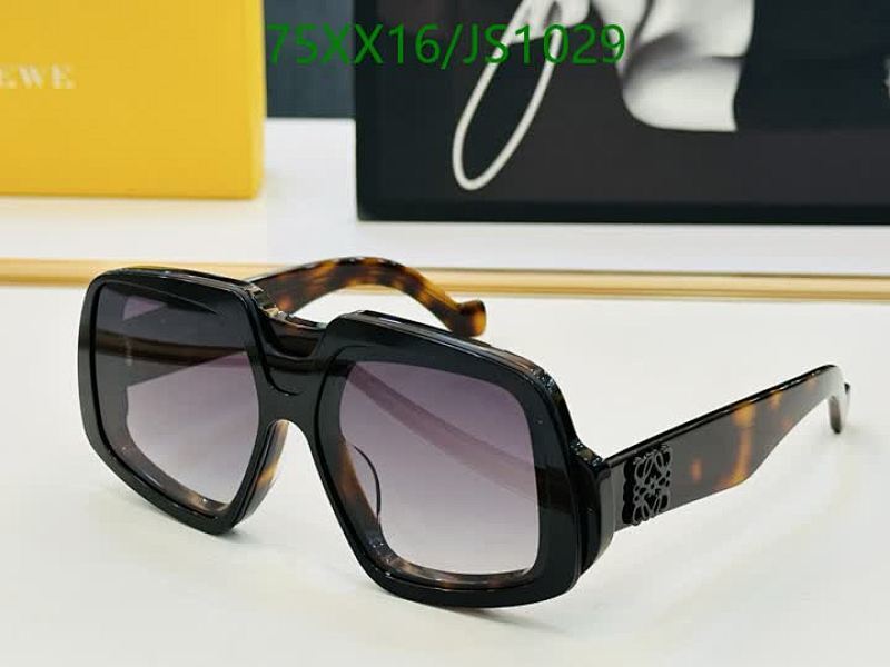 Loewe JS1029 Square Frame Sunglasses | Tortoiseshell Accents, 141-140 Size 5 Loewe JS1029 Square Frame Sunglasses | Tortoiseshell Accents, 141-140 Size
