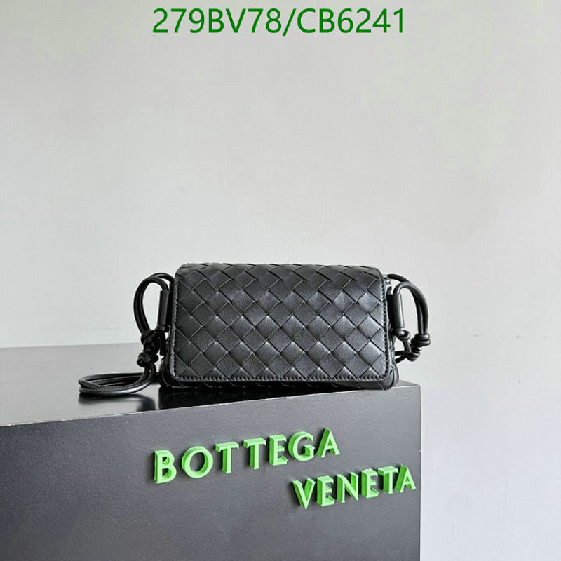 Bottega Veneta Cassette Crossbody Bag in Black Intrecciato Leather