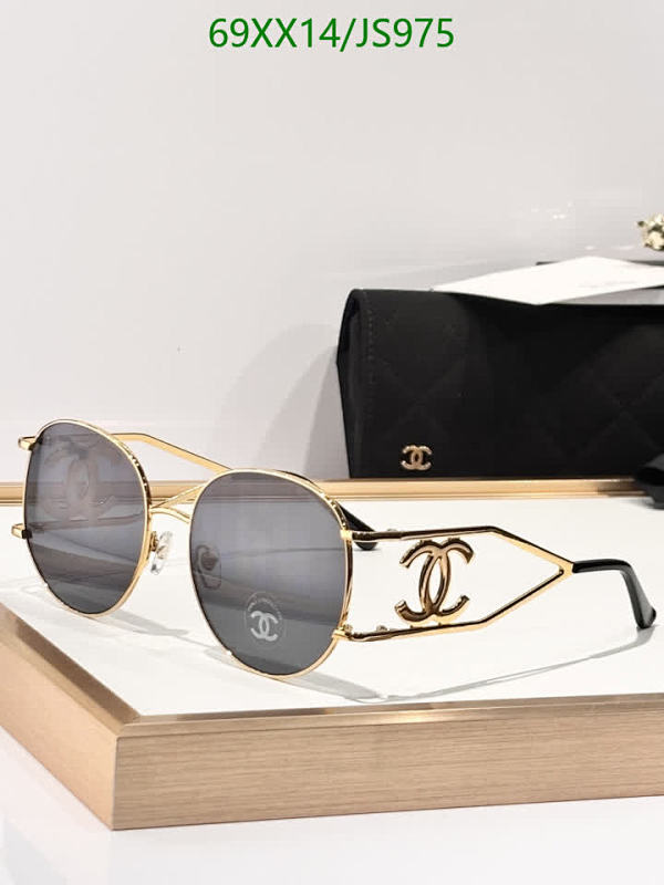 Elegant Round Sunglasses with Gold Frame and Iconic Logo - UV Protection