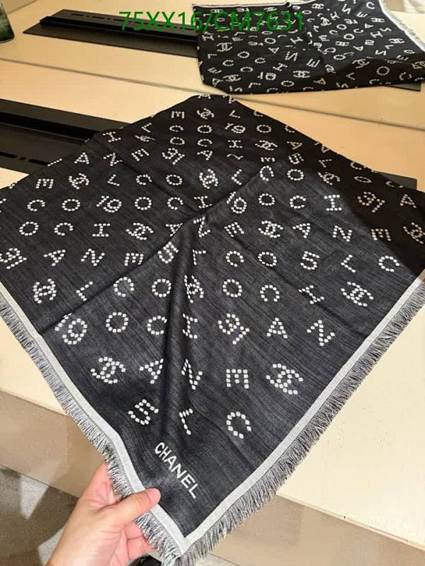 Elegant Chanel Cashmere Silk Scarf, 140x140cm - Timeless Design & Luxurious Feel