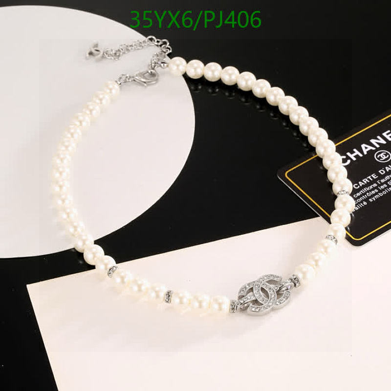 Elegant Pearl Necklace with CC Logo Clasp - Timeless Jewelry for Women