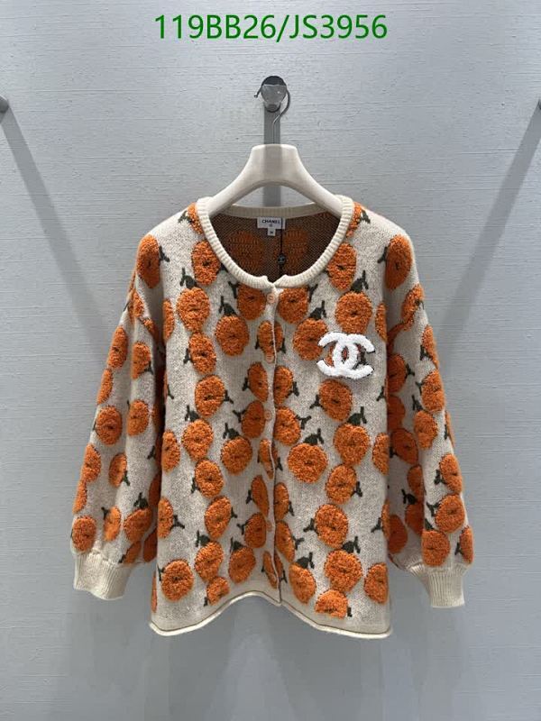 Elegant Knitted Cardigan with Floral Design and Iconic Logo Embellishment