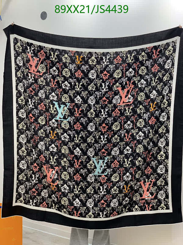 Louis Vuitton Cashmere Silk Shawl: Stylish & Luxurious,140x140cm 6 Louis Vuitton Cashmere Silk Shawl: Stylish & Luxurious,140x140cm