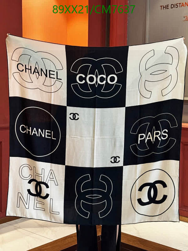 Elegant Chanel Cashmere & Silk Scarf, 140x140cm - Timeless Style and Luxury