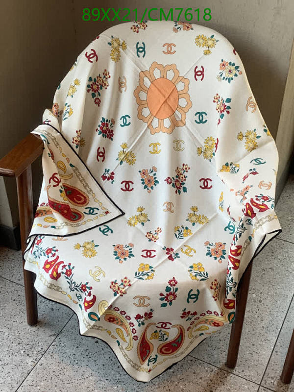 Elegant Floral Silk Cashmere Scarf with Iconic CC Logo - 140 x 140 cm