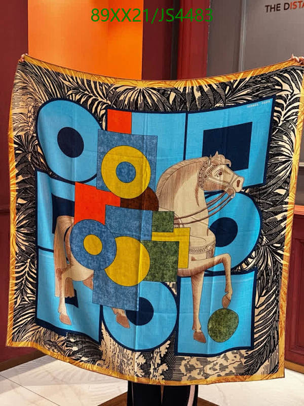 Elegant Hermès Cashmere Silk Scarf 140x140cm - Timeless Design, Luxurious Feel 5 Elegant Hermès Cashmere Silk Scarf 140x140cm - Timeless Design, Luxurious Feel