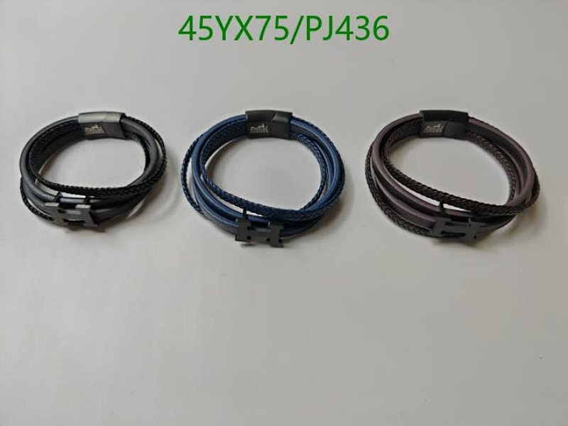 Elegant Hermès Leather Bracelet with Signature H Clasp, Available in Multiple Sizes