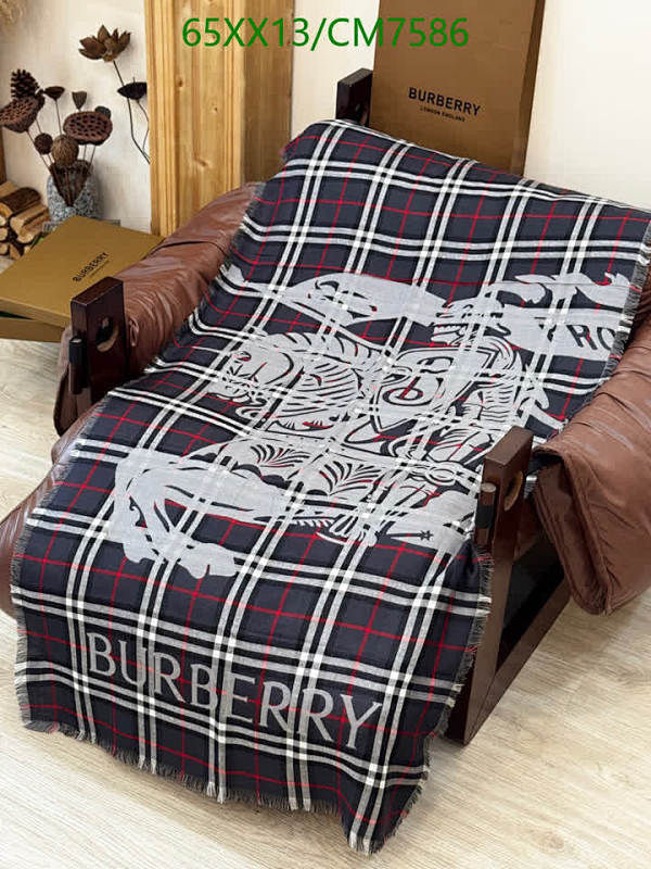 Burberry Wool Scarf, Classic Check Pattern 70-200cm, Elegant and Timeless