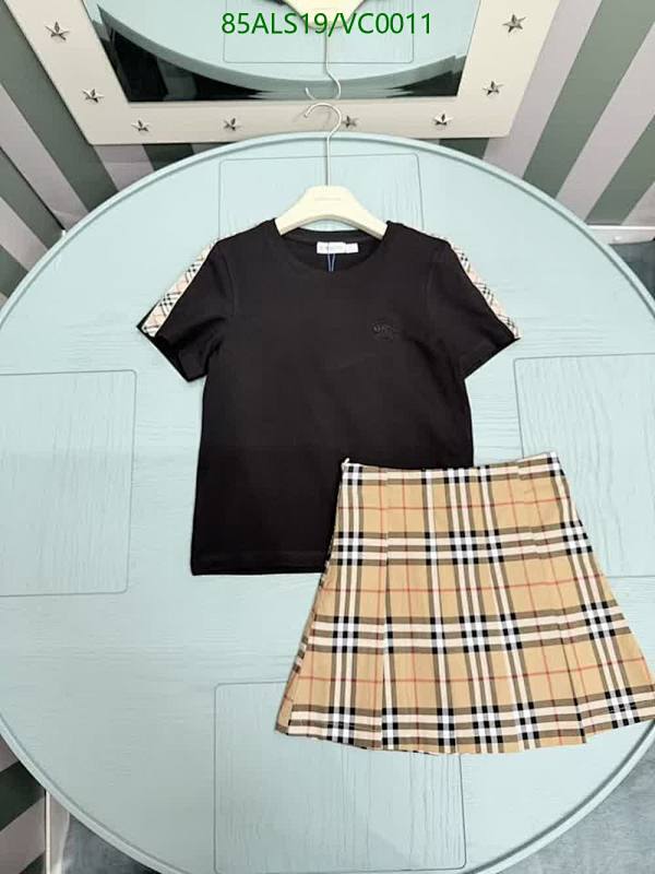 Burberry Kids Cotton T-Shirt and Plaid Skirt Set