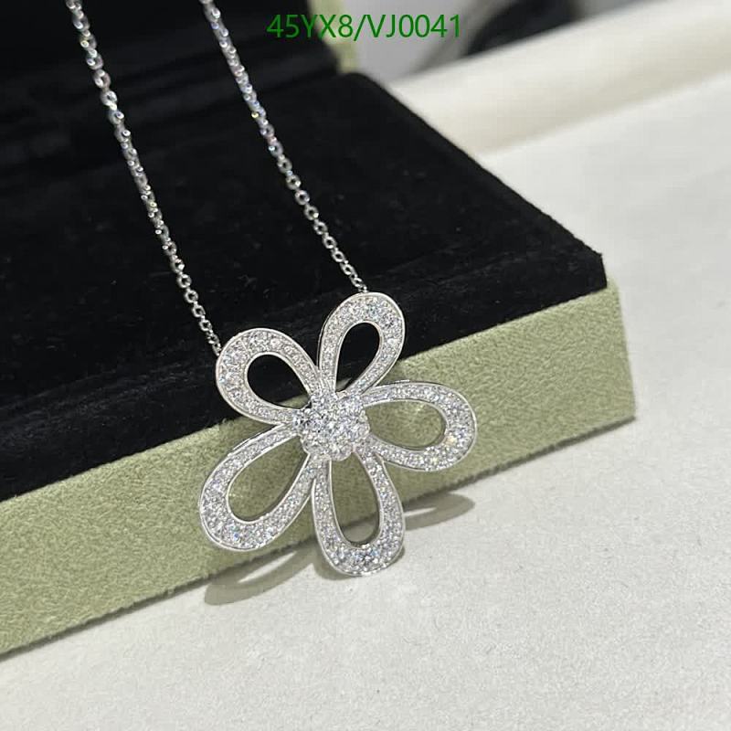 Van Cleef & Arpels Flower Pendant Necklace with Diamonds - White Gold