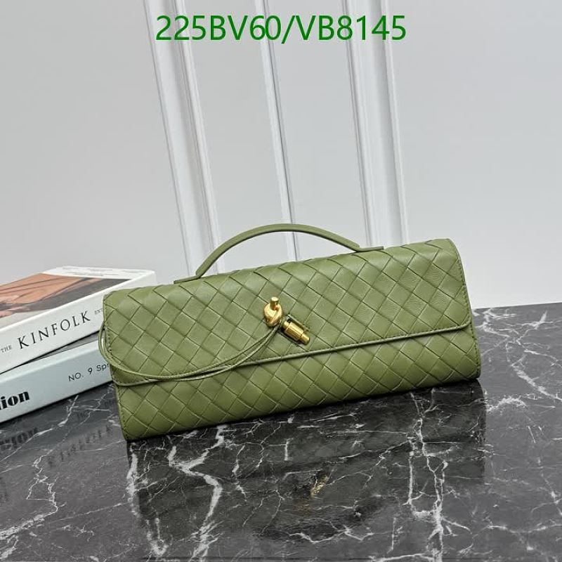 Bottega Veneta Intrecciato Leather Clutch Bag in Olive Green