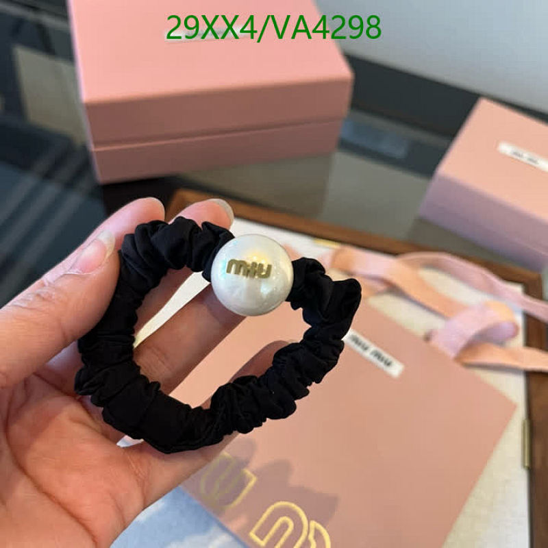 Miu Miu Elegant Scrunchie with Pearl Accent - Stylish Hair Accessory