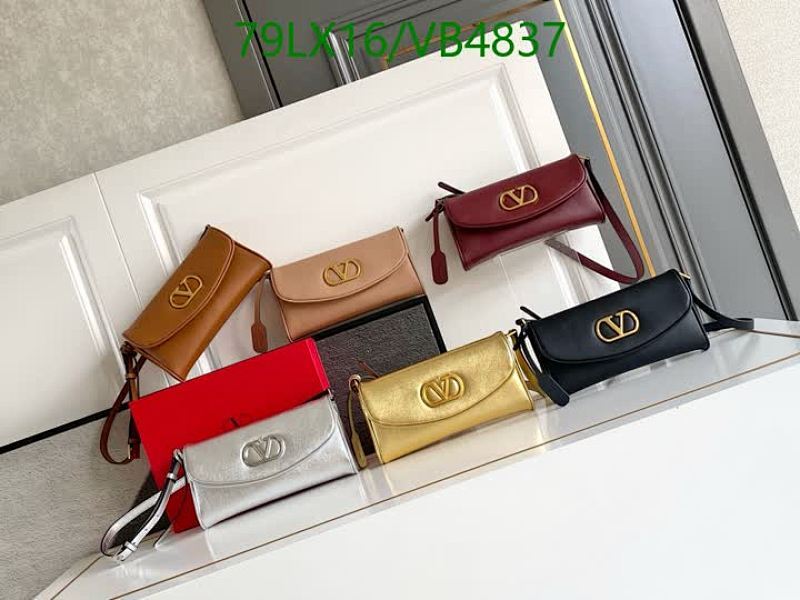 Valentino Garavani VLogo Signature Grainy Leather Wallet-on-Chain