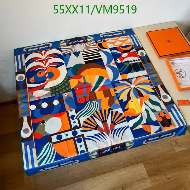 Hermès Silk Scarf "Parade au Faubourg" - Vibrant 90x90CM Luxury Accessory
