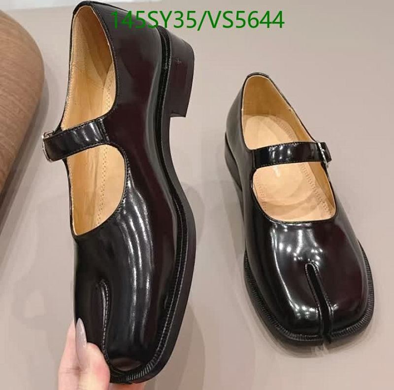 Maison Margiela Tabi Mary Jane Flats in Black Patent Leather for Women