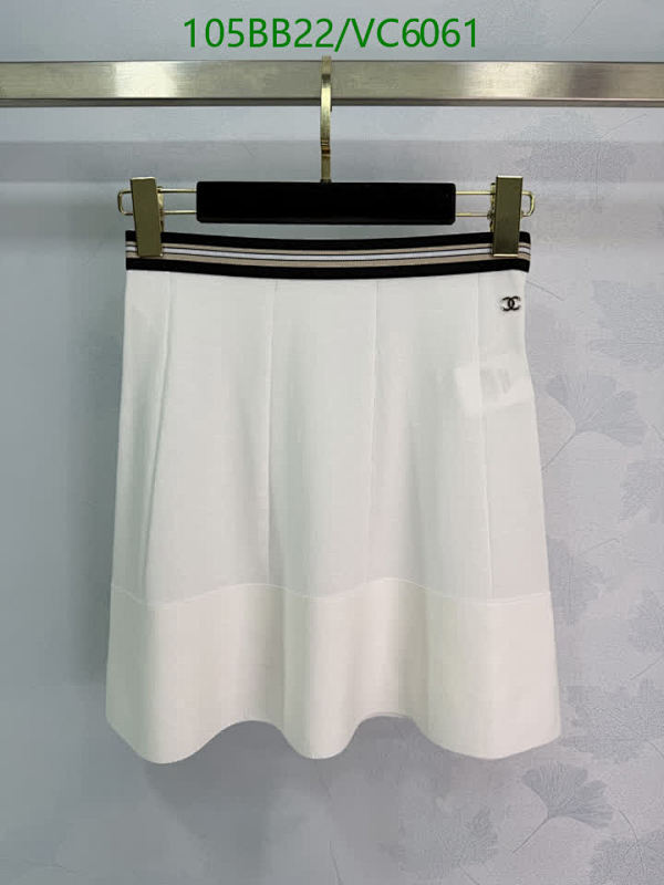 Chanel Knitted Mini Skirt for Women - Elegant & Comfortable White Design