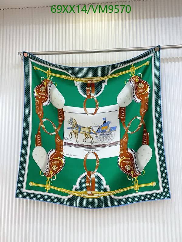 Hermès Silk Scarf VM9570 - Luxurious 90x90CM Equestrian Design