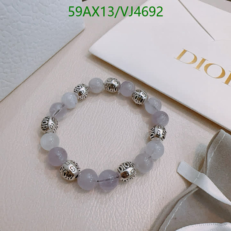 Dior Elegant Beaded Bracelet with Silver-Tone Accents - Stylish Everyday Jewelry