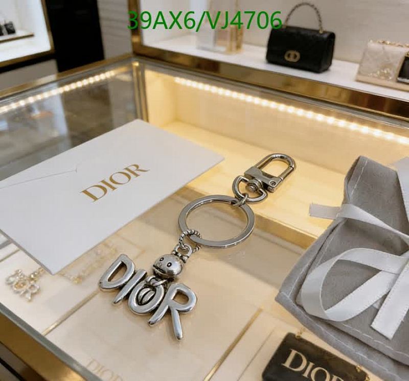 Dior Key Pendant with Adorable Charm - Elegant & Durable Keychain Accessory