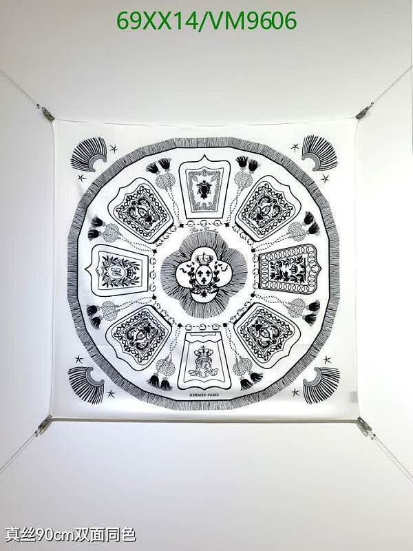 Hermès Silk Scarf VM9606 - Elegant 90x90CM Design in Black and White