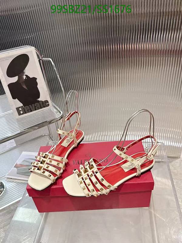 Valentino Women's Rockstud Leather Flat Sandals - White
