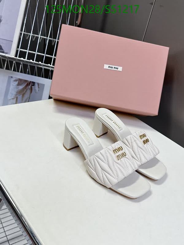 Miu Miu Women's White Quilted Leather Block Heel Mules Sandals 42 Miu Miu Women's White Quilted Leather Block Heel Mules Sandals