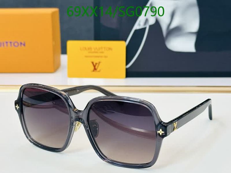 Louis Vuitton Square Sunglasses with Monogram Detail - SG0790