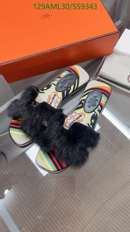 Hermès Women's Furry Slides - Stylish and Comfortable Footwear